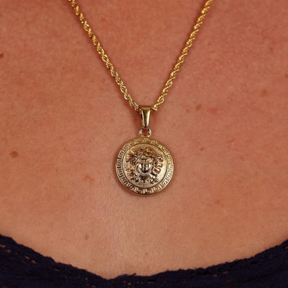 18k Vermeil Goddess Medusa Pendant Necklace! Versace Vibes! - Picture 5 of 5